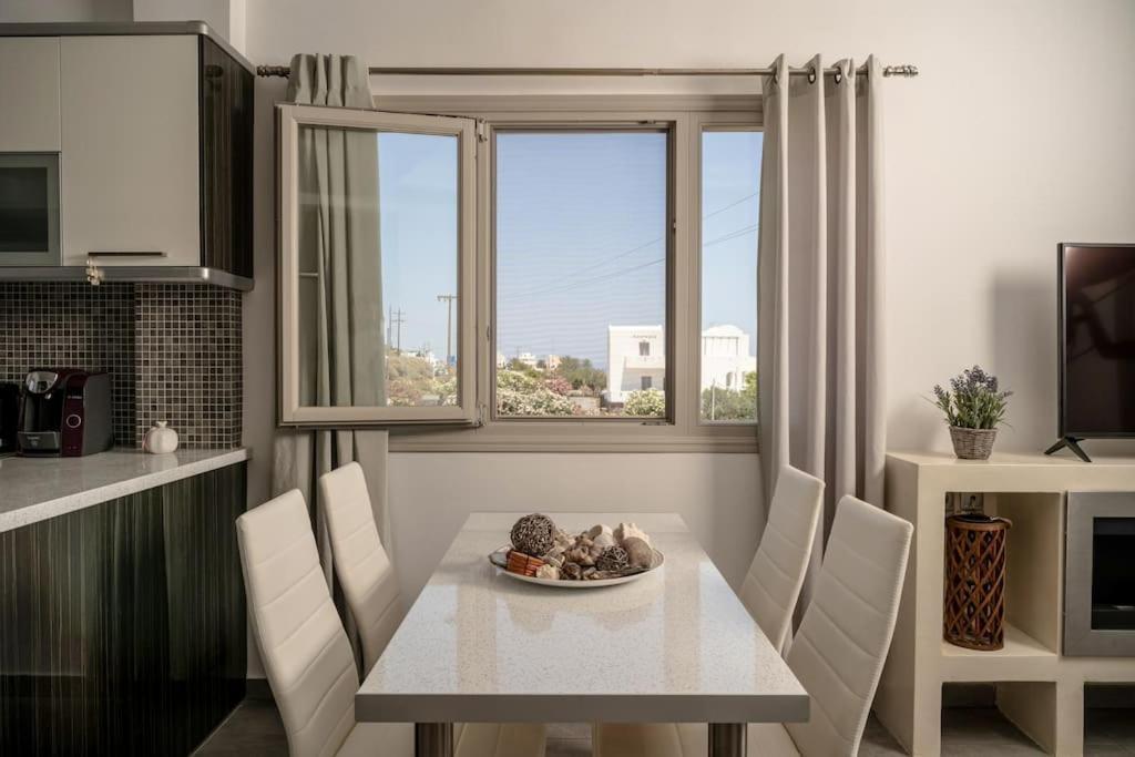 In The Heart Of Fira & Free Pool - Nychteri Suite Eksteriør bilde
