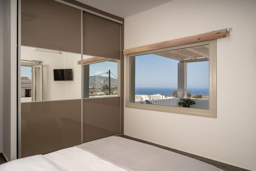 In The Heart Of Fira & Free Pool - Nychteri Suite Eksteriør bilde