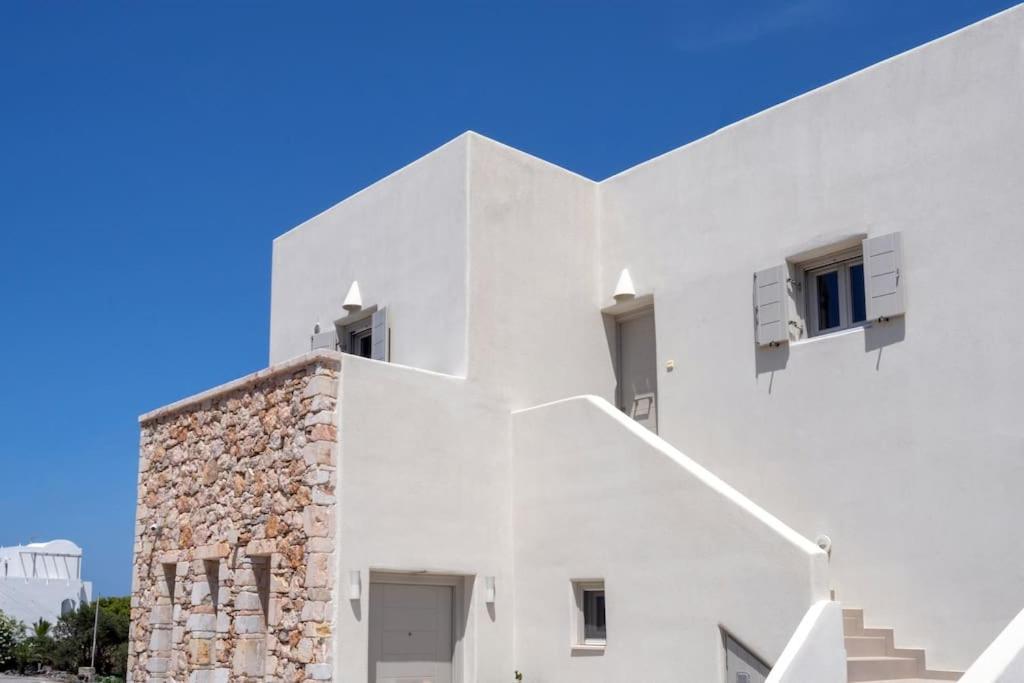 In The Heart Of Fira & Free Pool - Nychteri Suite Eksteriør bilde