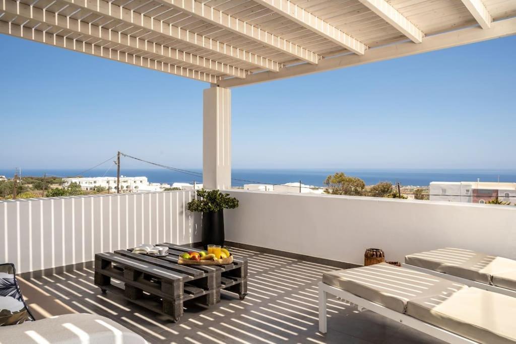 In The Heart Of Fira & Free Pool - Nychteri Suite Eksteriør bilde