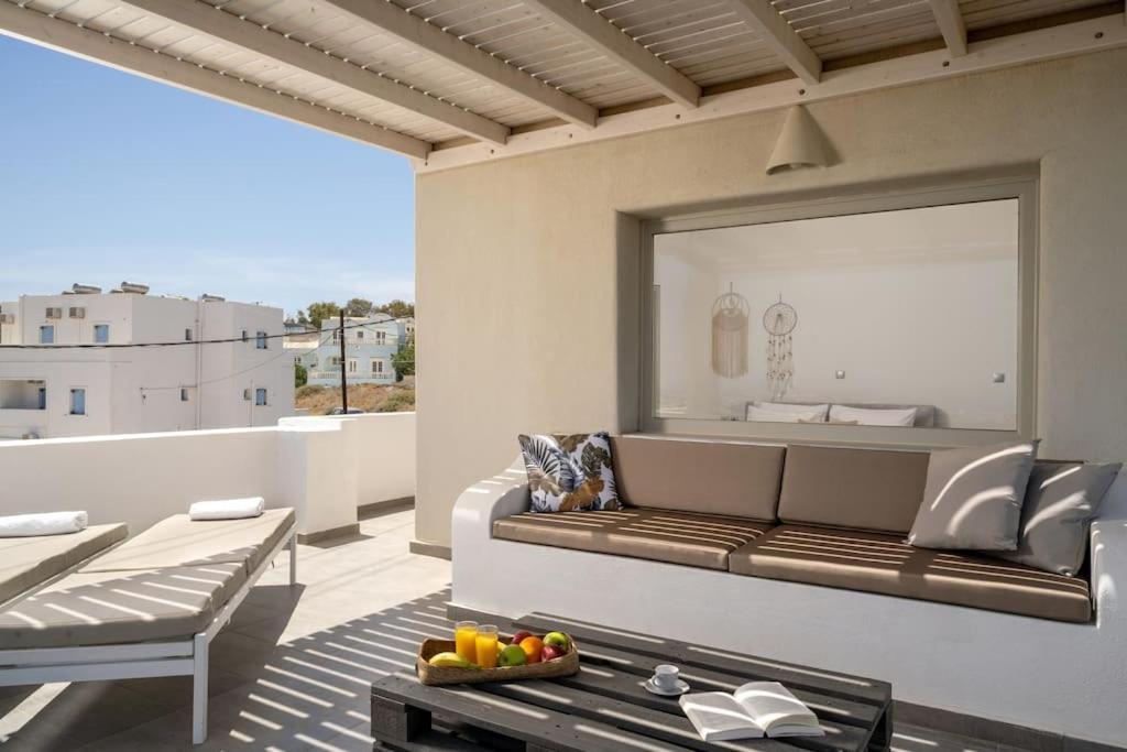 In The Heart Of Fira & Free Pool - Nychteri Suite Eksteriør bilde